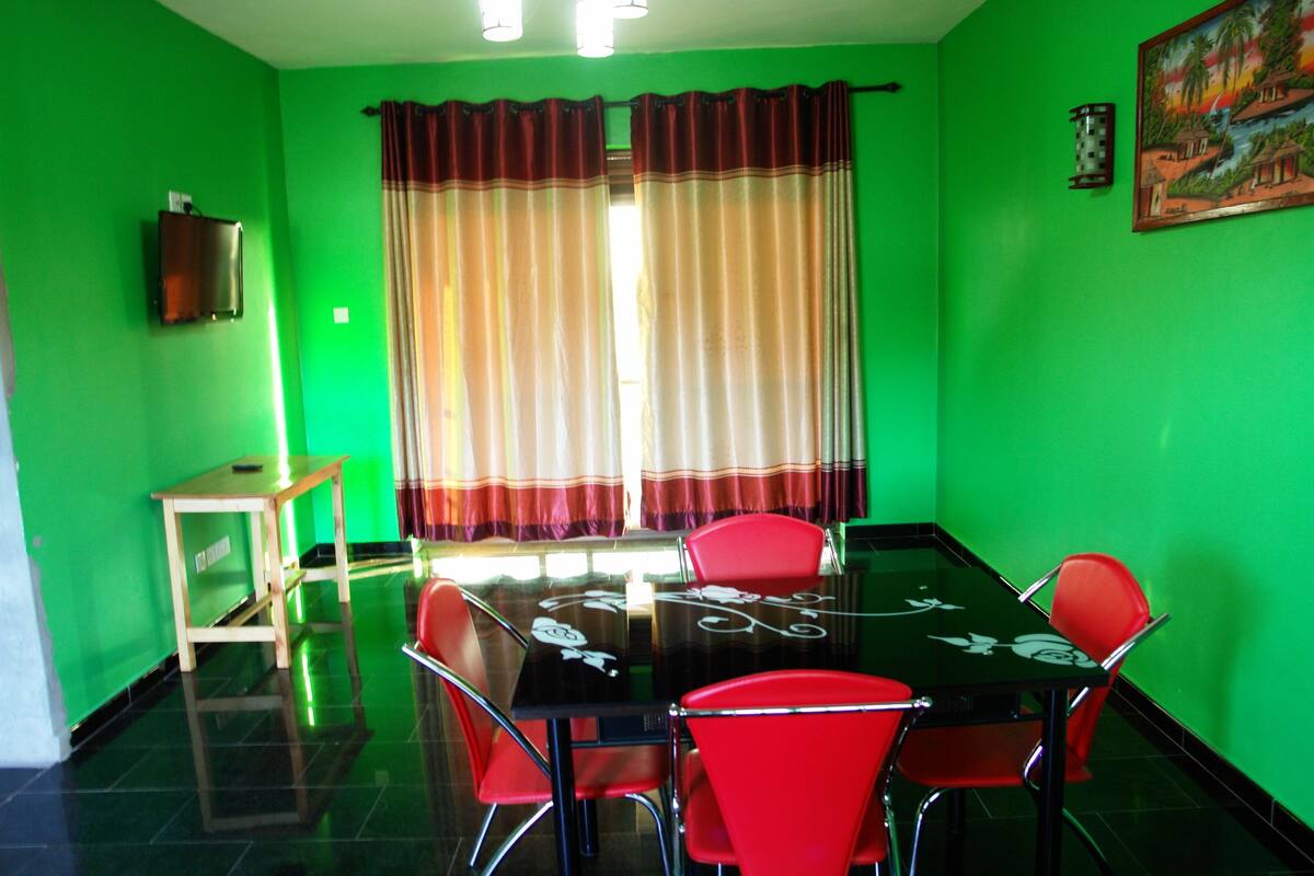 Family Suite, 2 Bedrooms | In-room dining