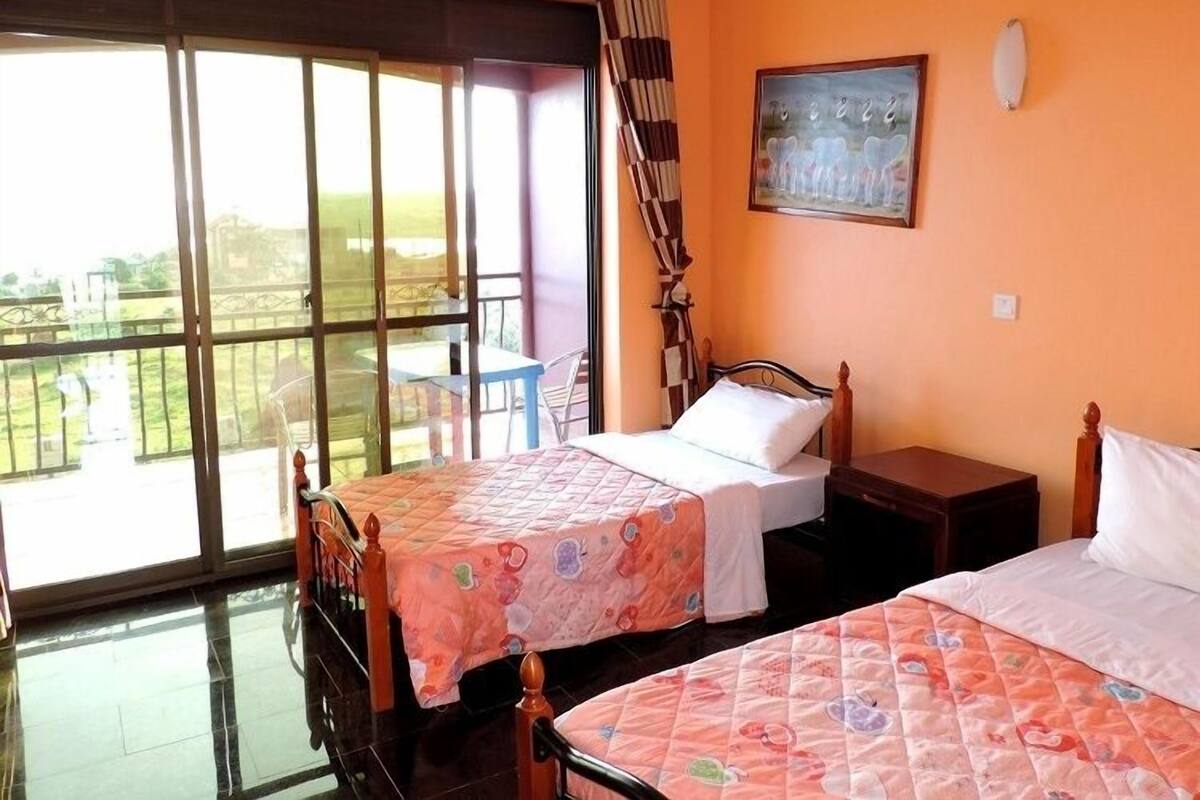 Classic Twin Room, 2 Single Beds, Non Smoking, Lake View