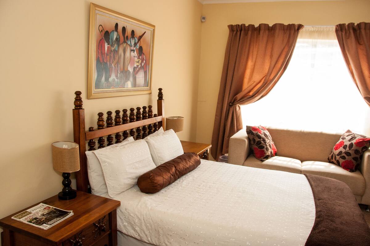 1 bedroom, desk, iron/ironing board, rollaway beds