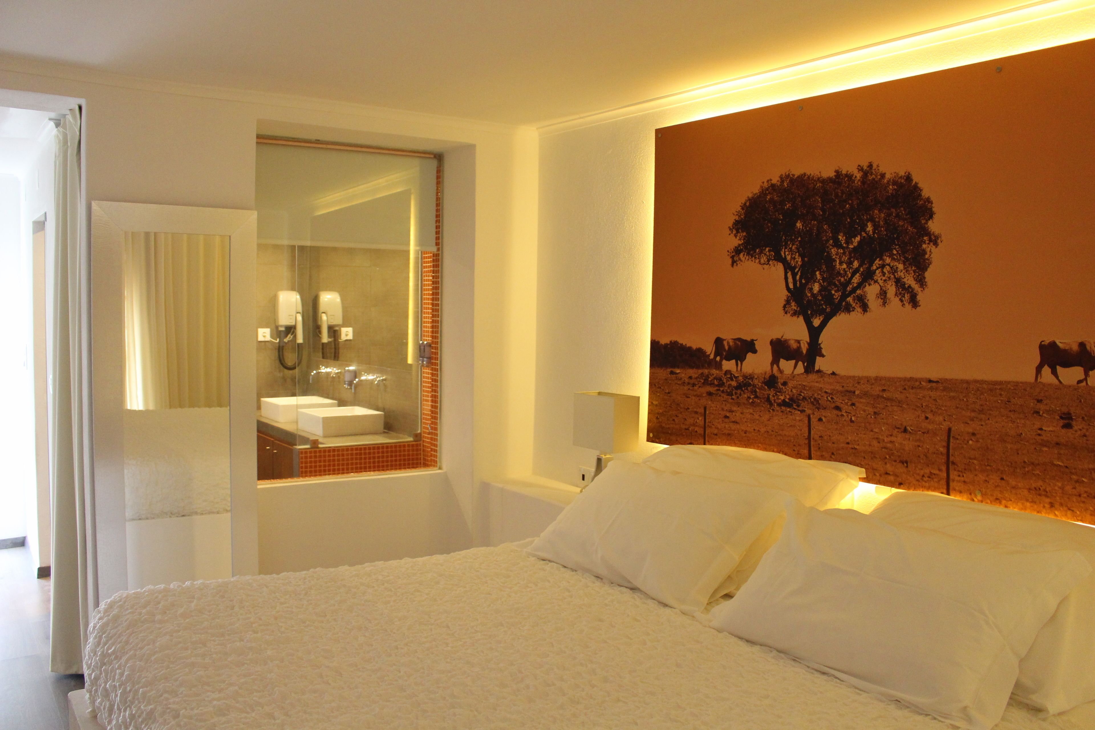 Double Room, 1 King Bed | Minibar, in-room safe, desk, bed sheets