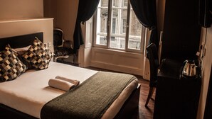 Double Room | In-room safe, iron/ironing board - Backpackers Citi Hostel (Dublin)