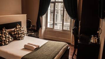 Double Room | In-room safe, iron/ironing board