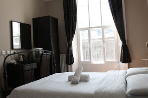In-room safe, iron/ironing board - Backpackers Citi Hostel (Dublin)