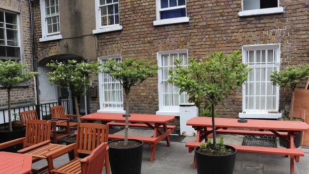 Terrace/patio - Backpackers Citi Hostel (Dublin)