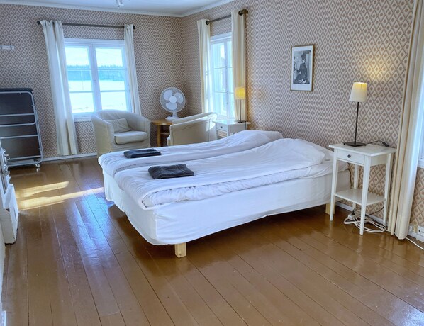 Comfort Twin Room, Shared Bathroom