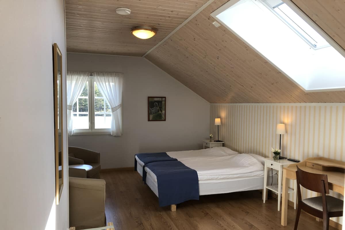 Deluxe Twin Room, Garden View | 1 bedroom, laptop workspace, iron/ironing board, free WiFi