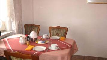 Essbereich im Zimmer