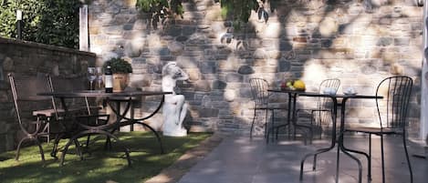 Family Room | Terrace/patio
