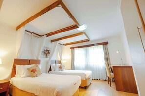 Premium bedding, down duvets, pillow-top beds, in-room safe - Heri Heights Hotel Apartments, SureStay Collection by BW (Nairobi)
