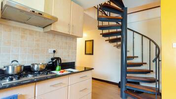 Full-sized fridge, microwave, stovetop, electric kettle