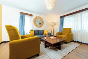 32-inch flat-screen TV with cable channels, TV - Heri Heights Hotel Apartments, SureStay Collection by BW (Nairobi)