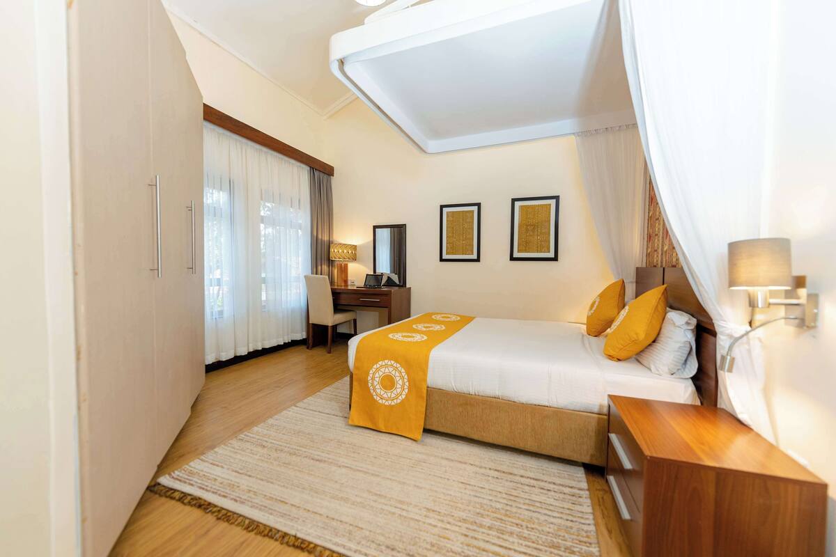 Executive Apartment, 1 Queen Bed, Non Smoking | Premium bedding, down duvets, pillow-top beds, in-room safe