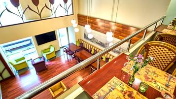 2 间餐厅,供应早餐、午餐和晚餐,国际美食