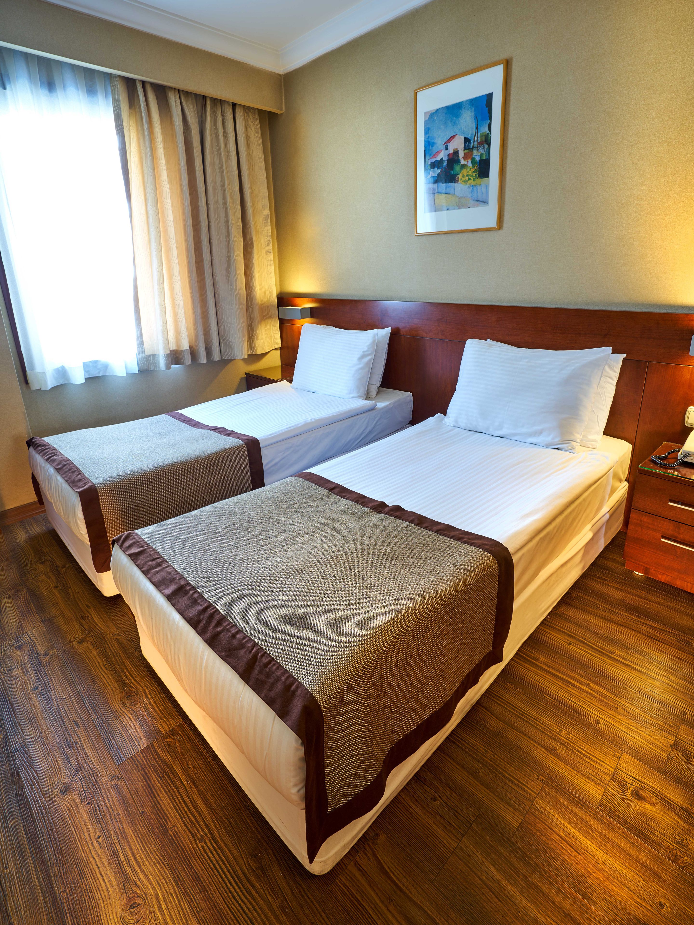 Double Room | Minibar, in-room safe, soundproofing, wheelchair access