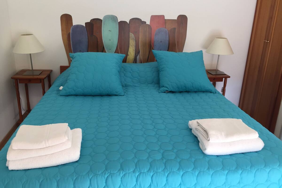 Double Room (Terrasse Tropézienne vue Mer) | In-room safe, soundproofing, cots/infant beds, rollaway beds