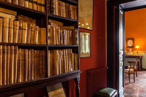 Library - Domus Laeta (Giungano)
