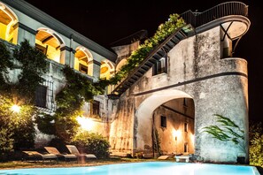 Outdoor pool, pool loungers - Domus Laeta (Giungano)