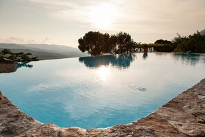 Outdoor pool, pool loungers - Domus Laeta (Giungano)