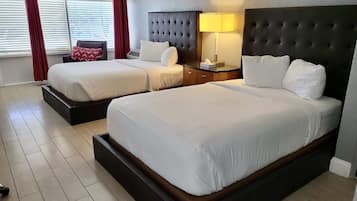 Habitación estándar doble, 2 camas dobles, planta baja | 1 dormitorio y ropa de cama de alta calidad