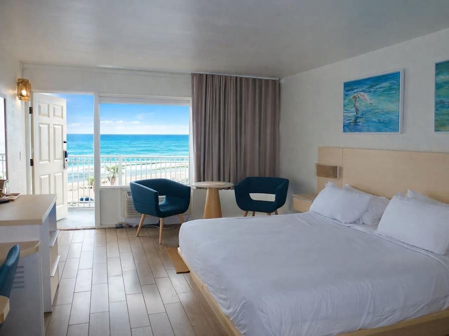 Habitación estándar, 1 cama de matrimonio grande, vistas al mar | Ropa de cama de alta calidad y colchones con acolchado adicional