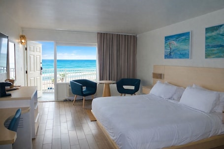Standard Room, 1 King Bed, Ocean View. Chateau Mar Beach Resort