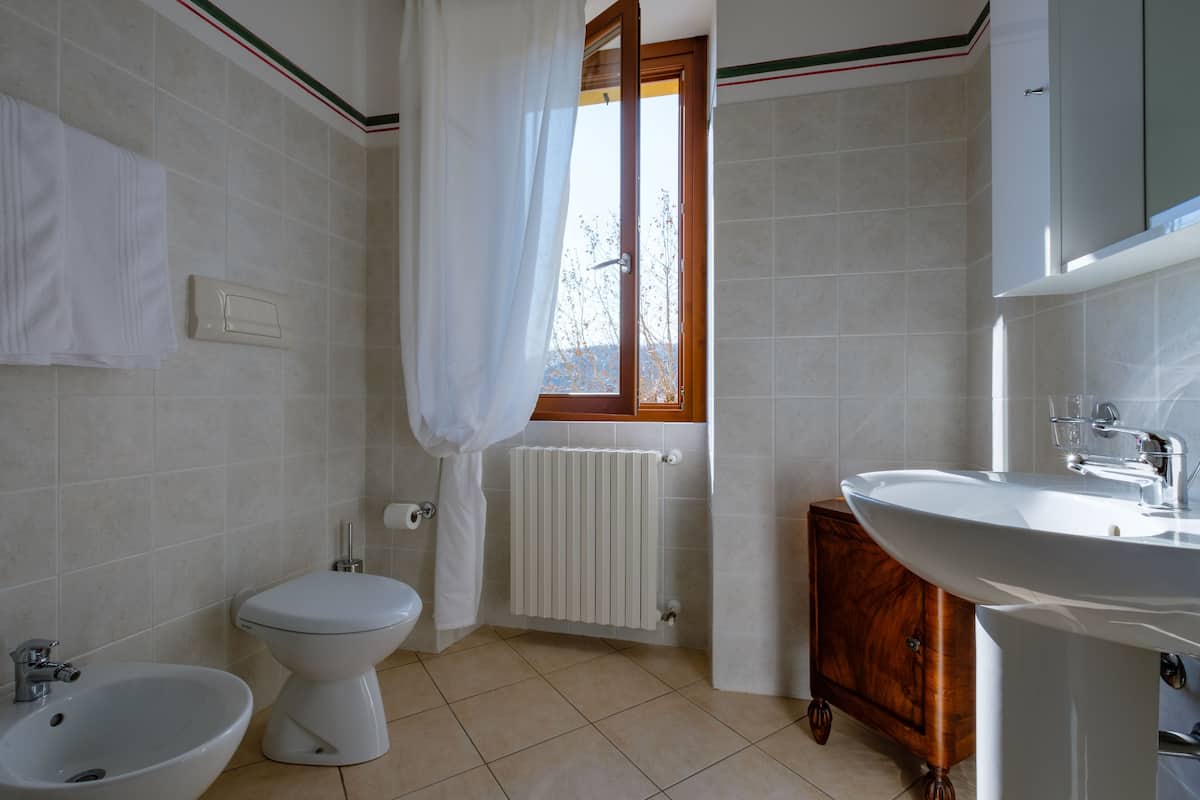 superior double or twin room | bathroom | shower, rainfall showerhead, free toiletries, hair dryer
