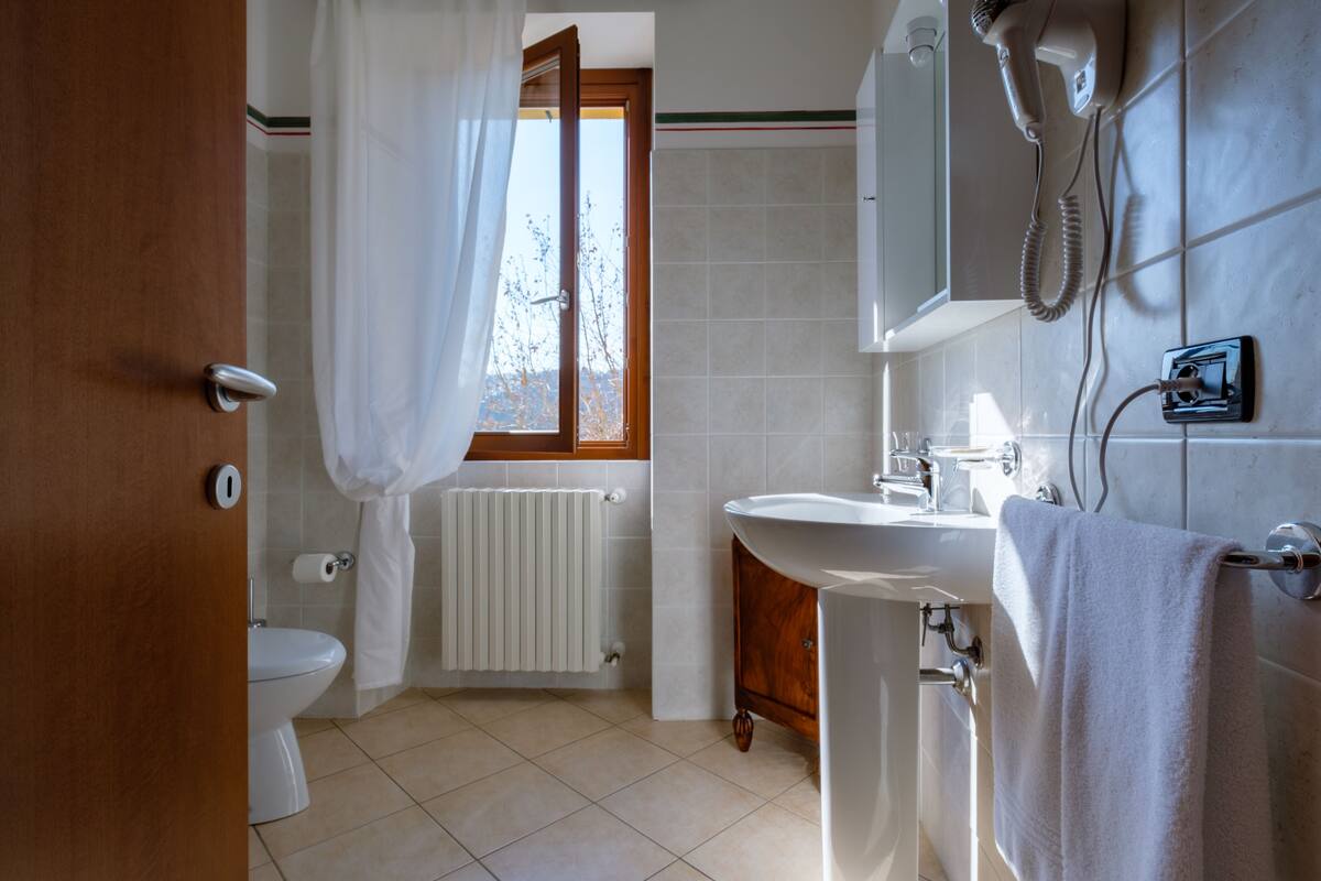 superior double or twin room | bathroom | shower, rainfall showerhead, free toiletries, hair dryer