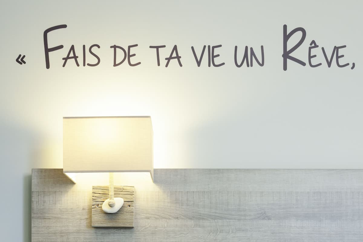 Tomannsrom – comfort, 2 enkeltsenger | Skrivebord, wi-fi (inkludert), sengetøy og vekkerklokke