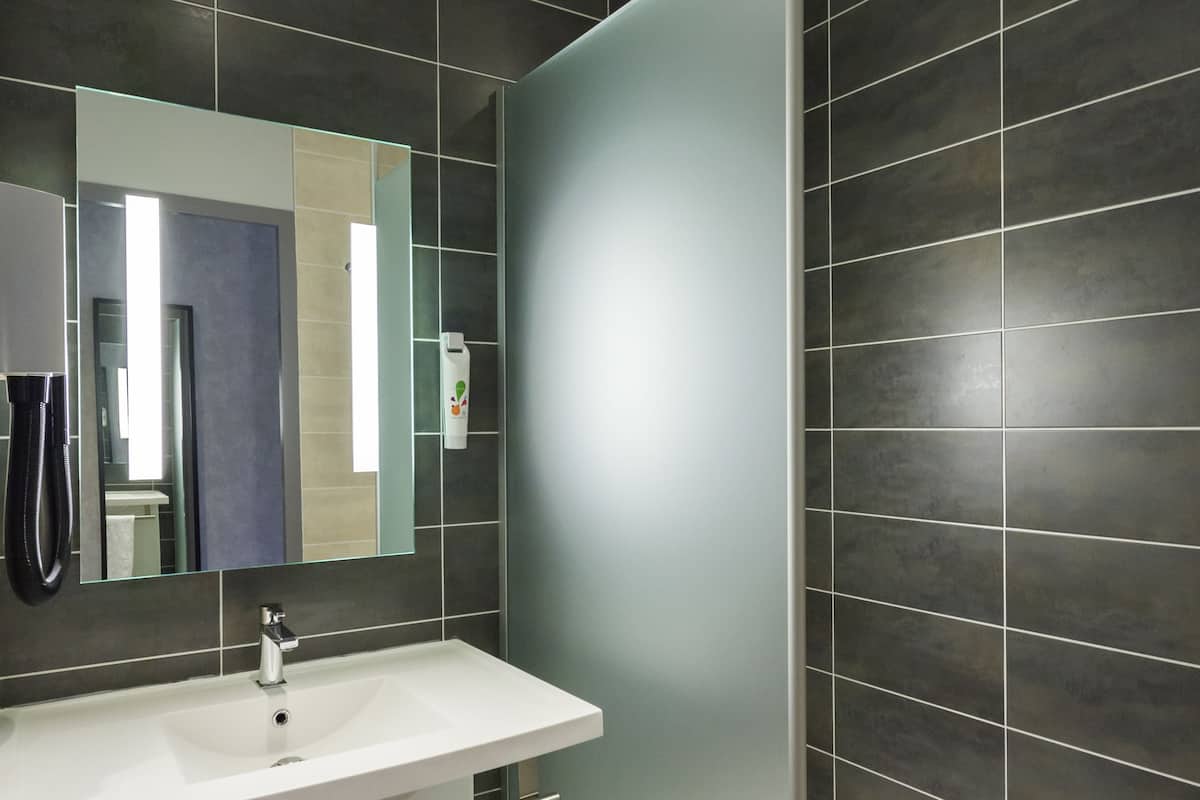 eco-friendly toiletries, hair dryer, towels