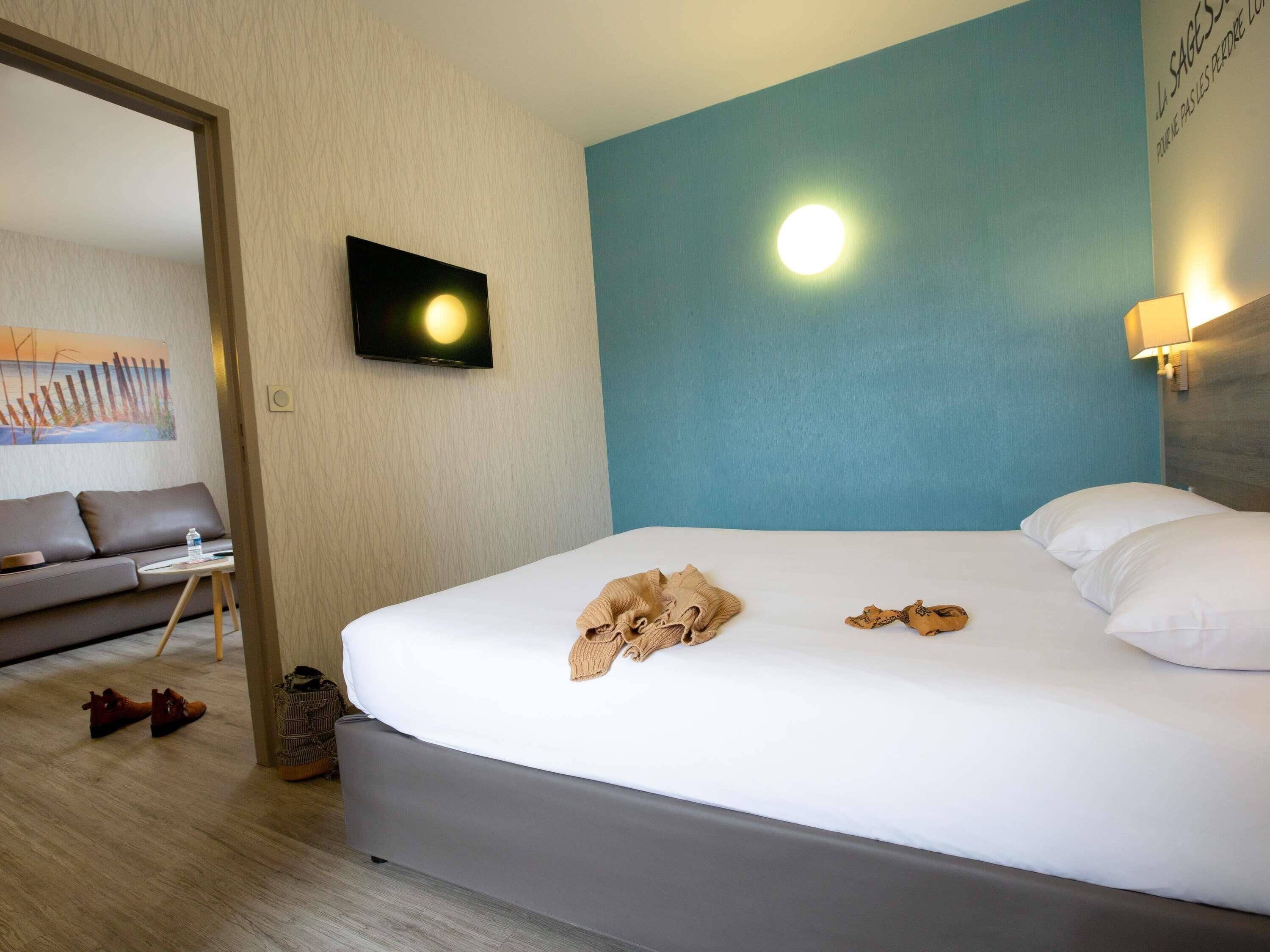 Comfort Suite, 1 Double Bed with Sofa bed | Desk, free WiFi, bed sheets, alarm clocks
