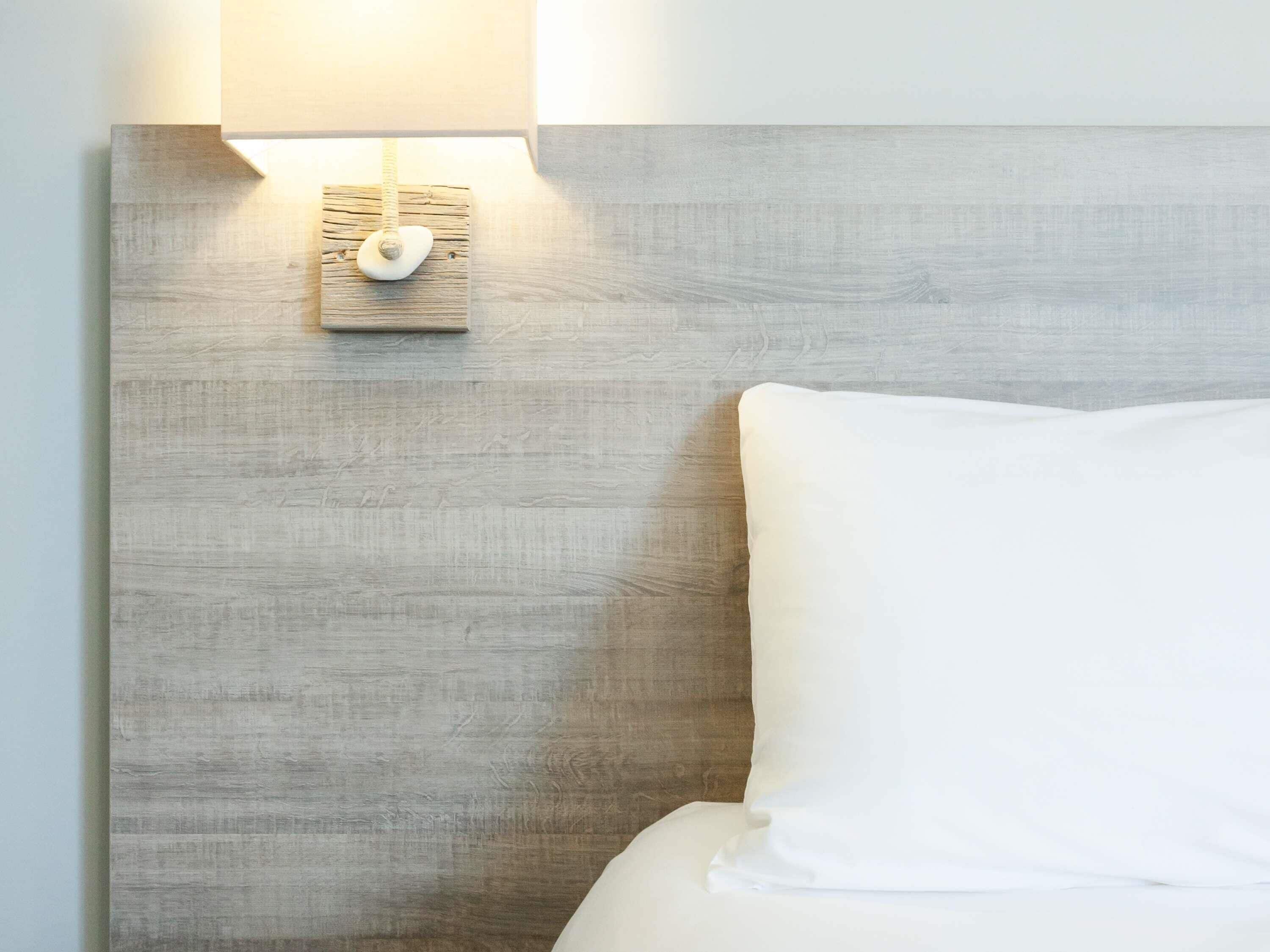 Skrivebord, gratis Wi-Fi, sengetøj, vækkeur