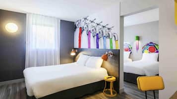 Family Suite, Multiple Beds | Desk, free WiFi, bed sheets, alarm clocks