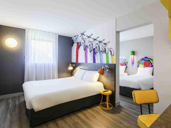 Family Suite, Multiple Beds | Desk, free WiFi, bed sheets, alarm clocks
