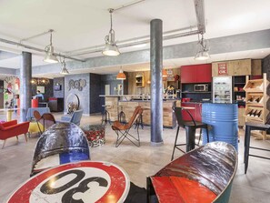 Serves lunch and dinner - Ibis Styles Vierzon (Vierzon)