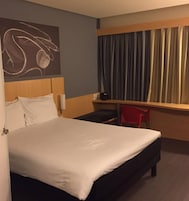 Quarto standard, 1 cama de casal | Frigobar, cofres nos quartos, escrivaninha, cortinas blackout