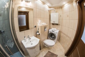 Comfort Apartment, 1 Bedroom, Non Smoking, Kitchenette | Bathroom