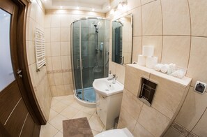 Comfort Apartment, 1 Bedroom, Non Smoking, Kitchenette | Bathroom | Shower, hair dryer, towels, soap - Apartamenty Centrum (Koszalin)