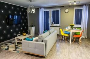 Superior Apartment, 1 Bedroom, Non Smoking, Kitchenette | Living room