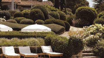 2 outdoor pools, pool umbrellas, sun loungers