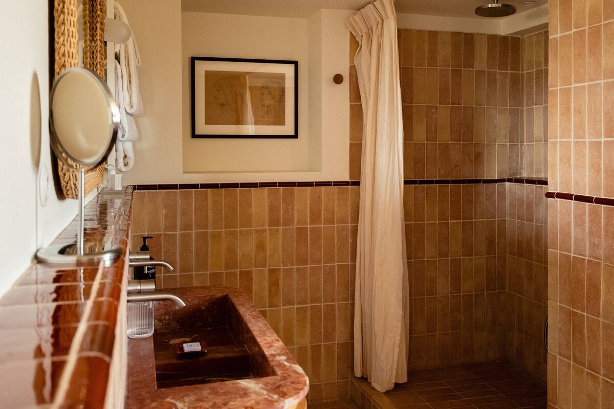 Phòng Suite dành cho gia đình (Junior) | 1 phòng ngủ, bộ đồ giường cao cấp, minibar, két bảo mật tại phòng