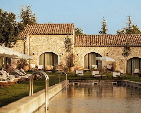 2 outdoor pools, pool umbrellas, sun loungers. Capelongue, a Beaumier Hotel