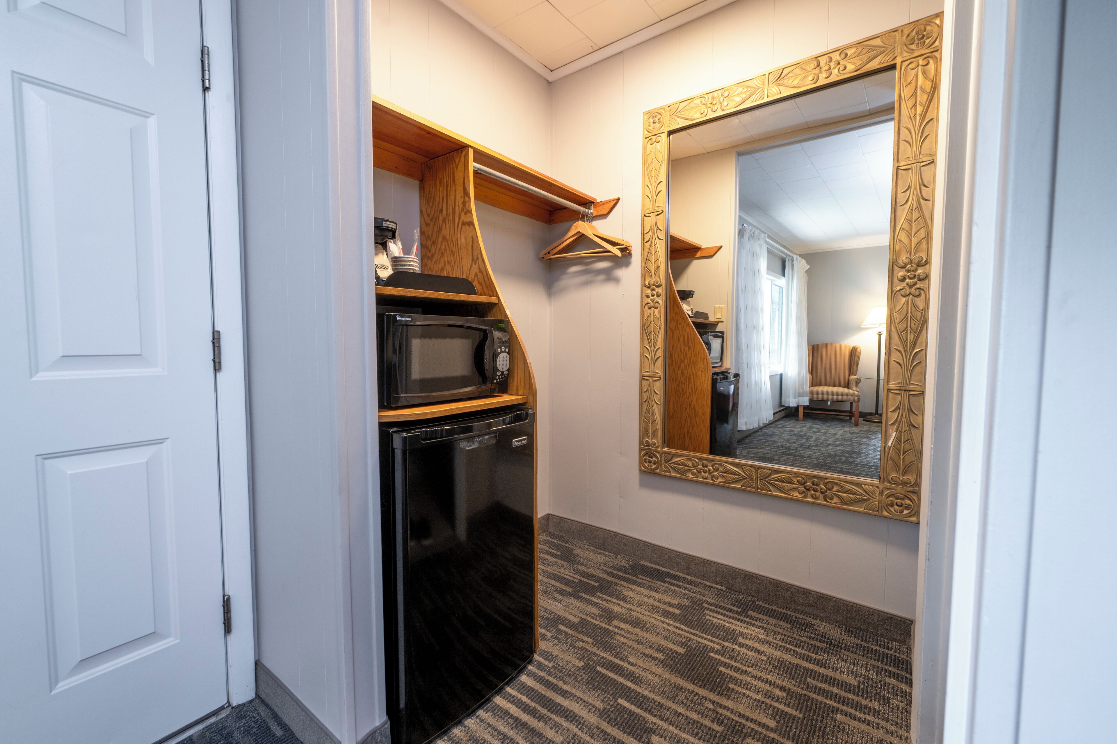 center room, 1 king bed  | 1 bedroom, iron/ironing board, free wifi, bed sheets