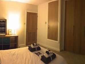Chambre Double, salle de bains commune, vue ville (Scholars Room)
