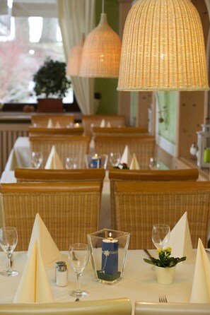 Breakfast, dinner served; Regional cuisine, garden views  - Landhotel Seeg (Seeg)