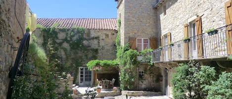 Double Room, Balcony, Garden View | Courtyard view