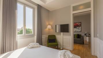 Suite Junior, vista cortile con accesso Spa | Egyptian cotton sheets, premium bedding, memory-foam beds, minibar