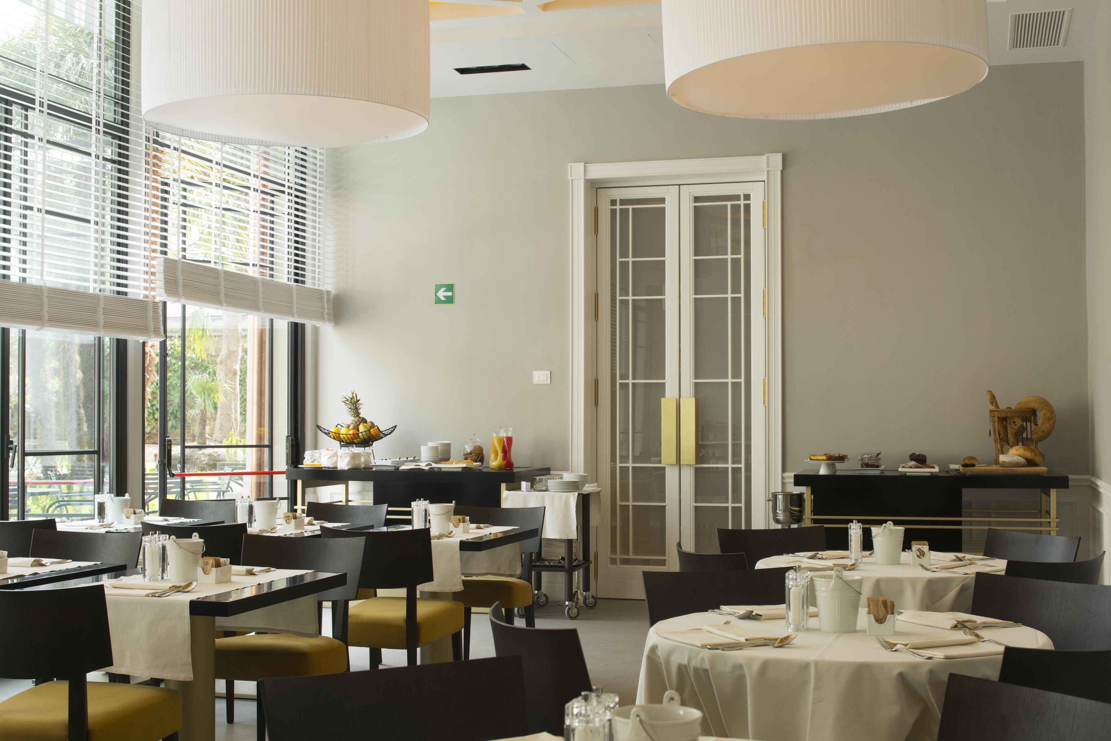 Se ofrece un desayuno bufé (22 EUR por persona)