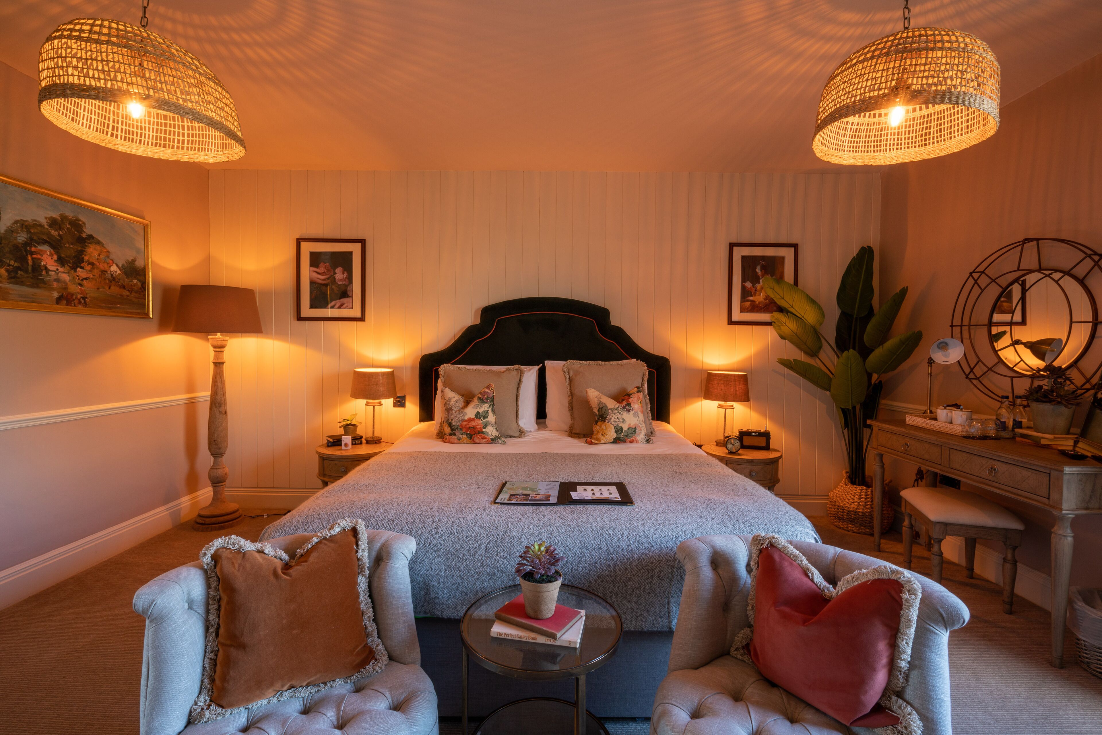 Deluxe King Room | In-room safe, desk, free WiFi