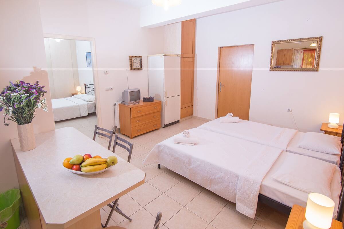 Apartment, 1 Schlafzimmer | Allergikerbettwaren, Schreibtisch, schallisolierte Zimmer