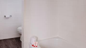 Chambre Premium, 1 grand lit | Baignoire relaxante profonde